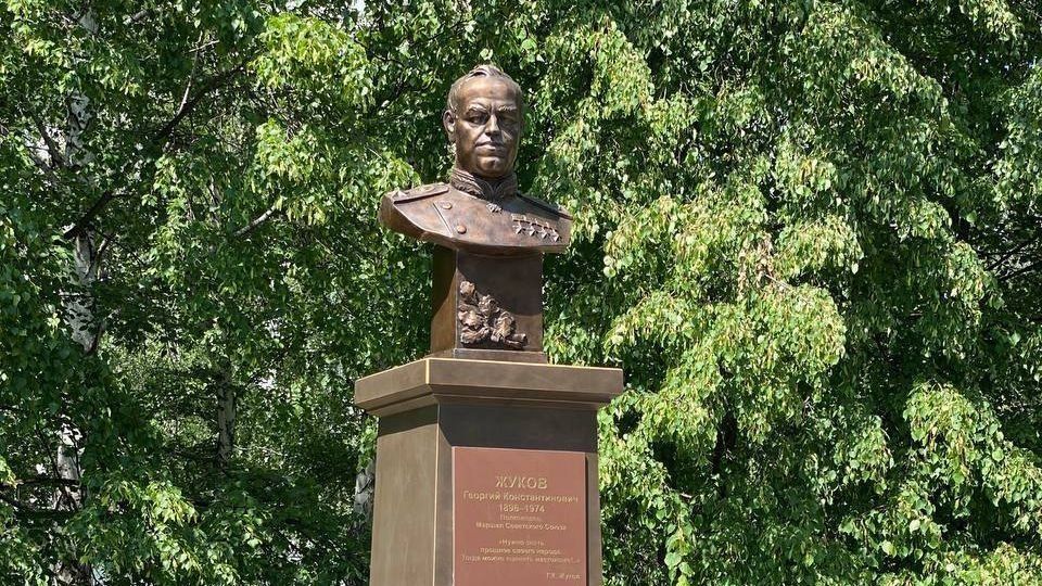 Памятник маршалу Победы Георгию Жукову