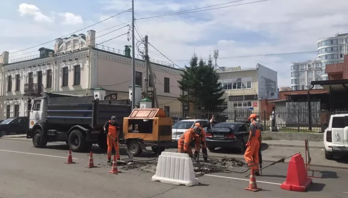 В Барнауле продолжают ремонтировать дороги и тротуары: список улиц