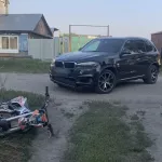 Подростки попали в больницу после ДТП с питбайком и BMW в центре Барнаула