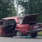 Два автомобиля Жигули попали в серьезное ДТП в барнаульском Научном Городке. Видео