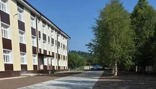 В селе Сейка Республики Алтай благоустраивают территорию школы и детского сада