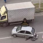 Водителю стало плохо: в центре Барнаула такси столкнулось с легковушкой