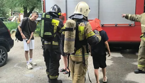 В Барнауле вспыхнул пожар в пятиэтажке на улице Глушкова