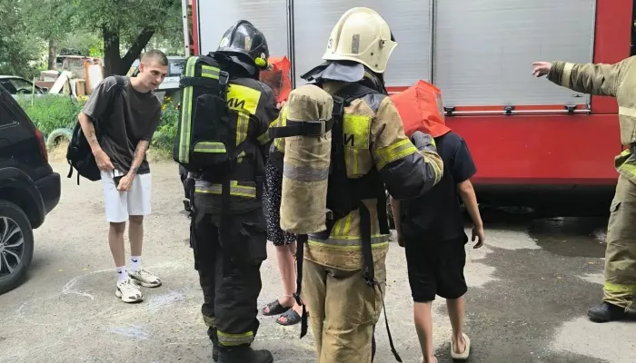В Барнауле вспыхнул пожар в пятиэтажке на улице Глушкова