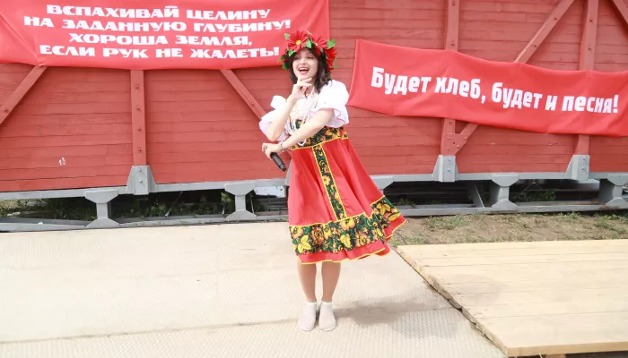 Есть женщины в алтайском поле: красавицы всероссийского аграрного форума. Фото