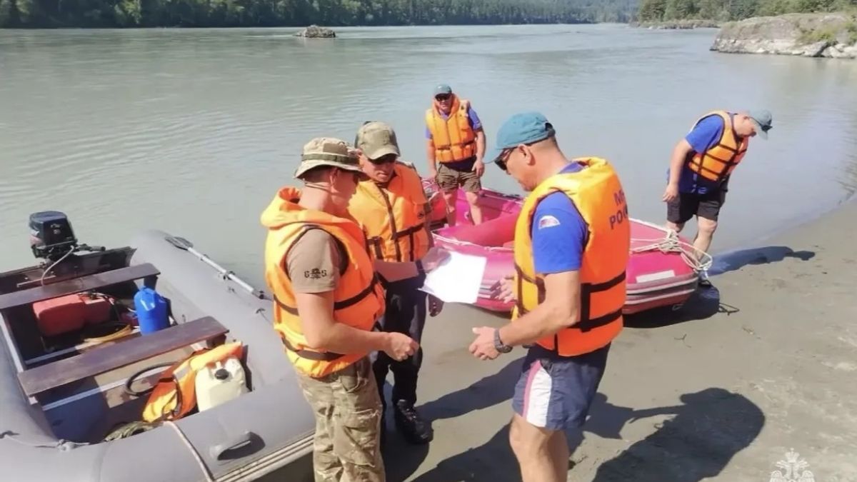 Поиски пропавших на Катуни мужчин в Республике Алтай
