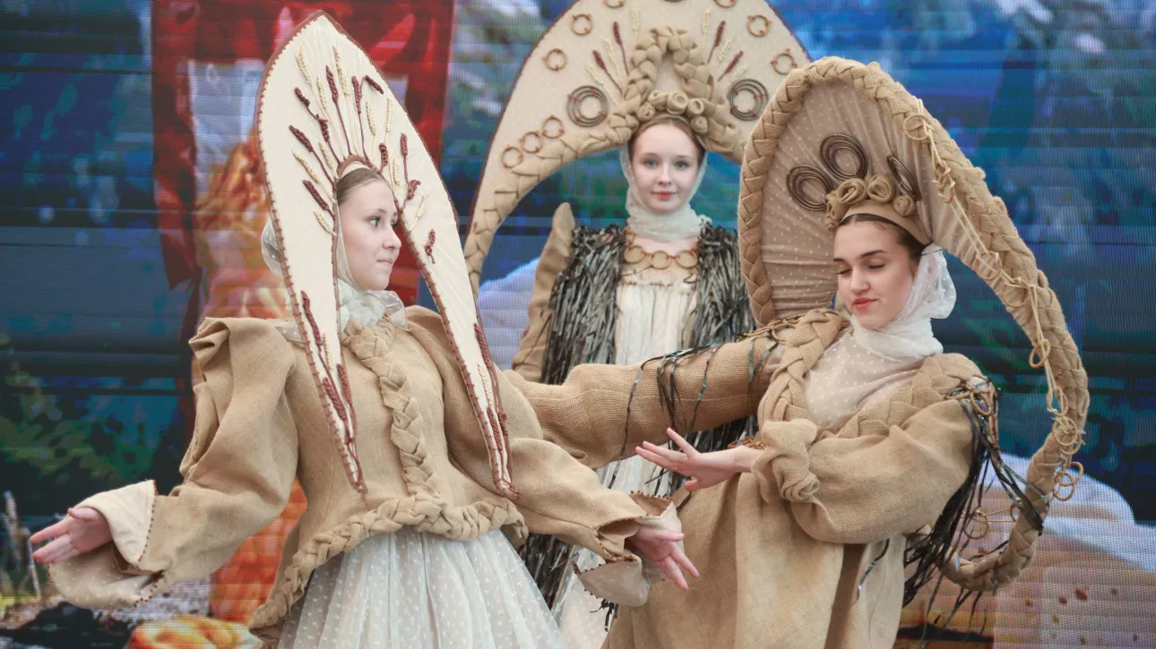 Пшеница, солнце, красота: девушки Всероссийского дня поля. Фото