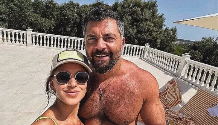 Подписчики не узнали Алексея Чумакова на новом фото с Юлией Ковальчук