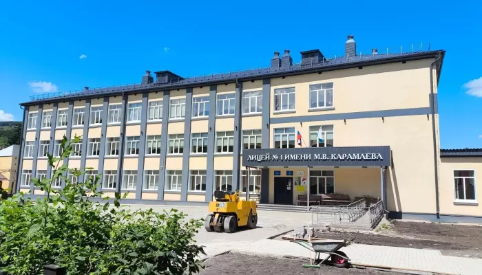 В Горно-Алтайске благоустраивают территорию лицея №1