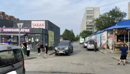 Внедорожник сбил электросамокат, на котором ехали двое подростков