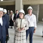 Мария Львова-Белова посетила стройку самой большой школы Барнаула