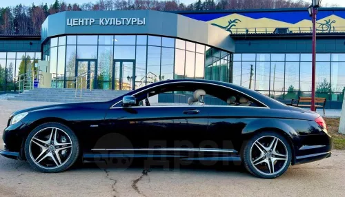 Мощный Mercedes с люком и холодильником продают за 3,2 млн в Горном Алтае. Фото