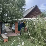 В Краснощековском районе продолжают разбирать завалы после урагана. Фото
