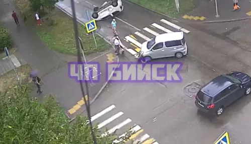 Три человека пострадали в ДТП с переворотом в Бийске
