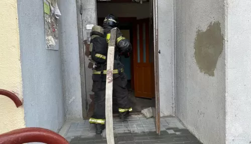 Более 30 человек эвакуировали из-за пожара в барнаульской пятиэтажке