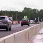 Новый асфальт, тротуар и барьеры: как отремонтировали полмоста на подъезде к Барнаулу