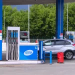 Цены на бензин снизились сразу в 23 регионах России