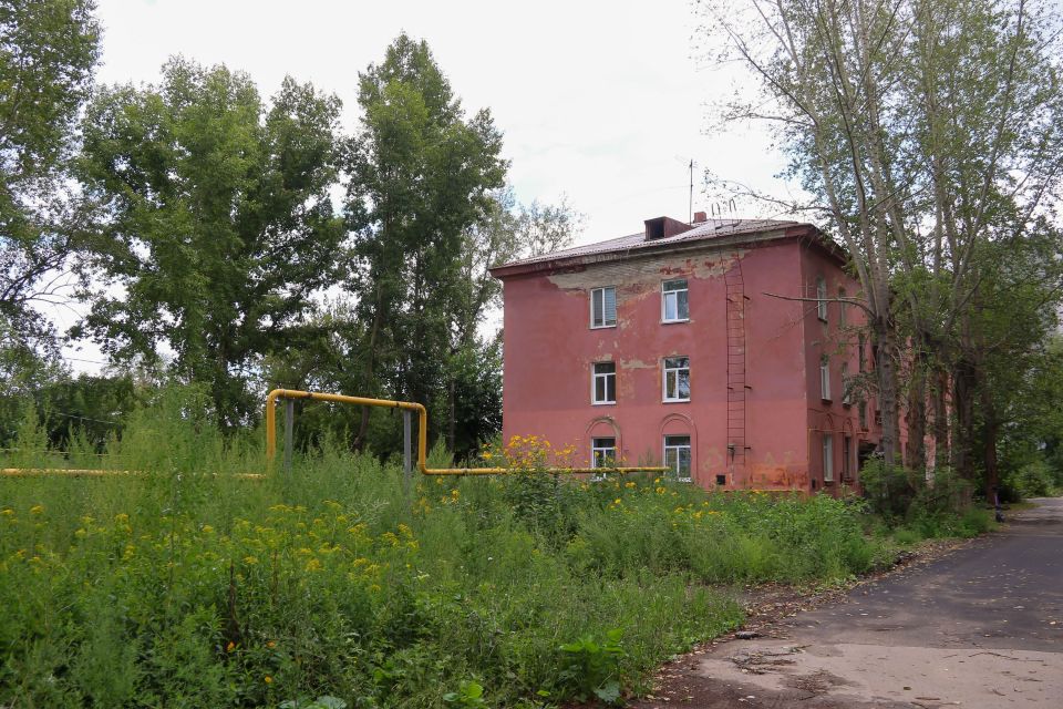 Участок на месте снесенного здания по ул. Смирнова, 83 и его окрестности