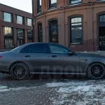 Притягивающий внимание Mercedes с агрессивным дизайном продают в Горно-Алтайске. Фото