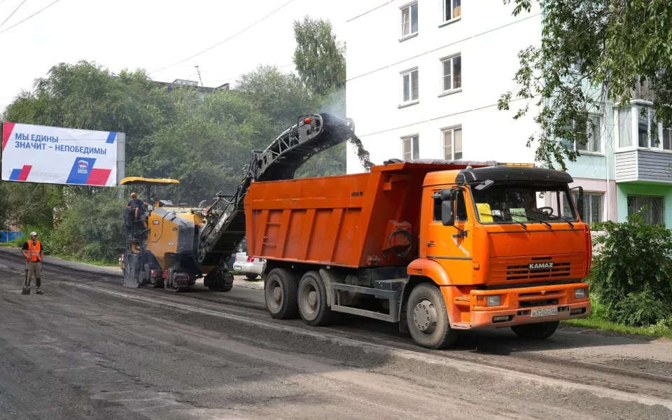 В Бийске обновляют сразу четыре участка дорог по нацпроекту