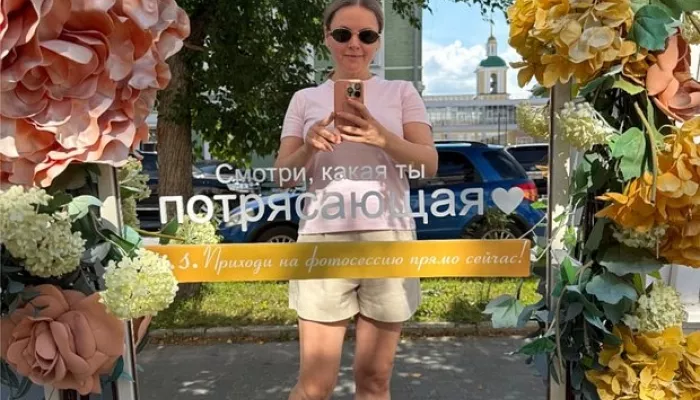 Жена Игоря Николаева вышла в мини-шортах и назвала себя потрясающей