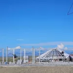 В Республике Алтай завершают возведение стелы на въезде в Кош-Агач