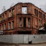 Без окон и дверей: как выглядит дом купца Поскотинова в Барнауле