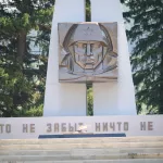 В Горно-Алтайске возложили цветы в день 96-летия ВДВ. Фоторепортаж