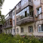 Подпорки, трещины и дыры: в Барнауле снесут аварийный дом легендарного Соцгородка