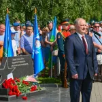 В Барнауле почтили память десантников 6-й роты в День ВДВ. Фото