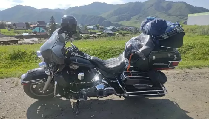 Байкер на Harley-Davidson и его пассажирка попали в больницу после ДТП в Горном Алтае