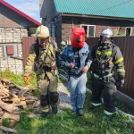 200 квадратов: двух человек спасли при крупном пожаре в Бийске
