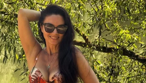 46-летняя звезда Не родись красивой показала фигуру на отдыхе