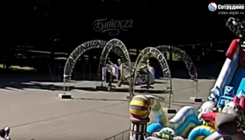 Карета на скорости завалилась на бок на Петровском бульваре в Бийске