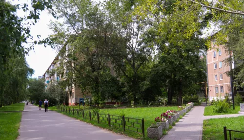 Сквер на Антона Петрова: как выглядит самая молодая зеленая зона Барнаула. Фото