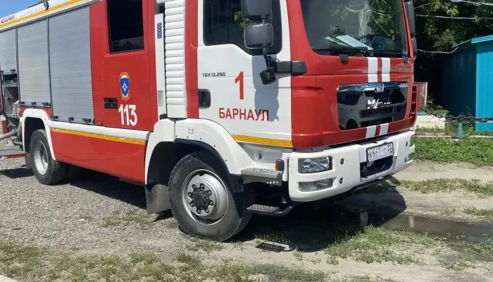 При пожаре в гаражных боксах погиб пожилой барнаулец