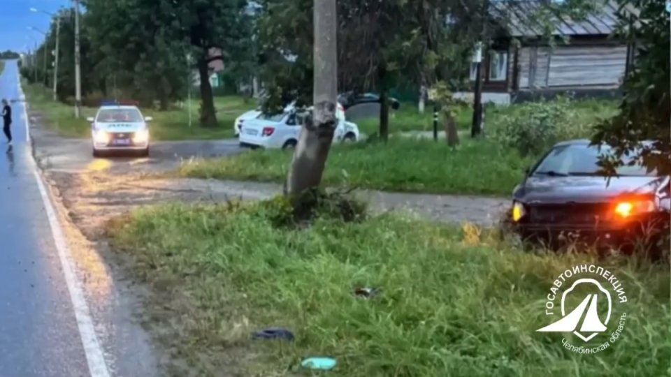 Водитель врезался в столб, погибла 23-летняя девушка