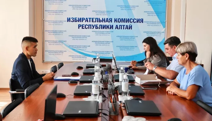 Глава минспорта Республики Алтай подал документы для участия в выборах в Госдуму