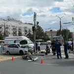 В Омске автомобиль влетел в толпу пешеходов: пострадали восемь человек. Фото