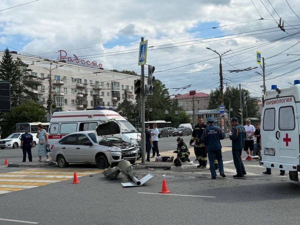 Авария произошла на Ленинградской площади