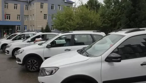 Больница в Рубцовске и сельские ФАП получили пять новых авто