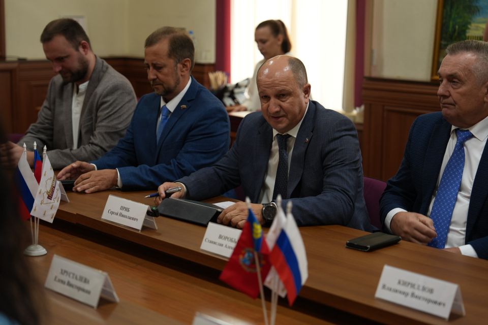 Заключение соглашения о взаимодействии во время наблюдения за выборами-2026 между ОП АК и политическими партиями