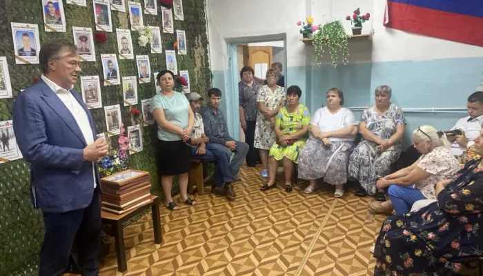 Александр Терентьев встретился с группой Домашние супчики в Зональном районе