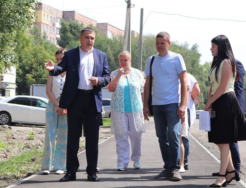 В Барнауле продолжаются работы по благоустройству березовой рощи на улице Юрина