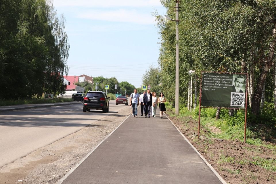 В Барнауле продолжаются работы по благоустройству березовой рощи на улице Юрина