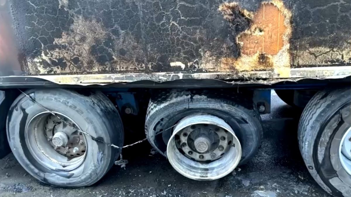 Горевший автомобиль