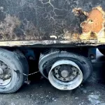 Сотрудника полиции ранило взрывом колеса при тушении фуры под Бийском