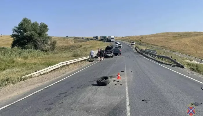Шесть человек, включая двоих детей, пострадали в жестком ДТП под Волгоградом