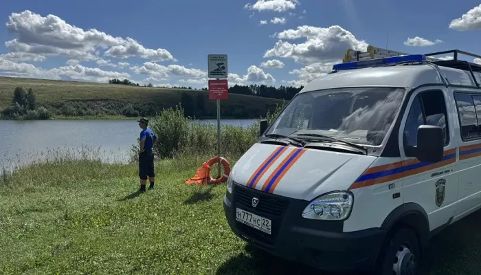 Спасатели напомнили купальщикам о правилах безопасности на барнаульских пляжах
