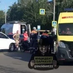 На Павловском тракте в Барнауле мотоцикл попал в аварию